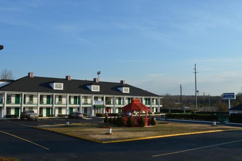 Baymont By Wyndham Commerce Ga Near Tanger Outlets Mall Exterior foto