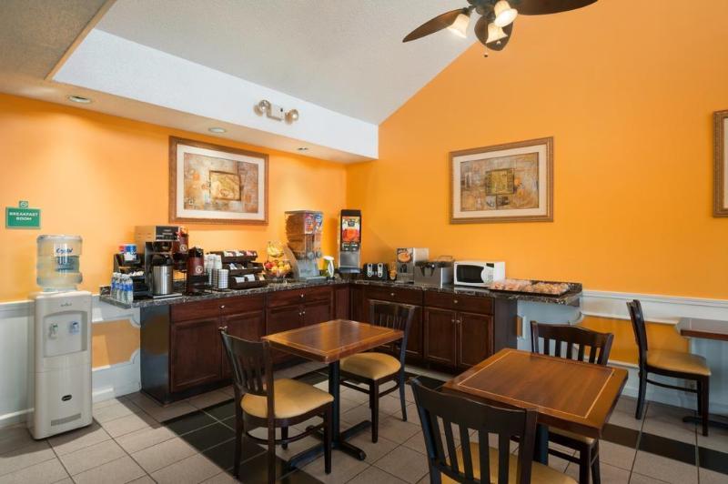 Baymont By Wyndham Commerce Ga Near Tanger Outlets Mall Exterior foto